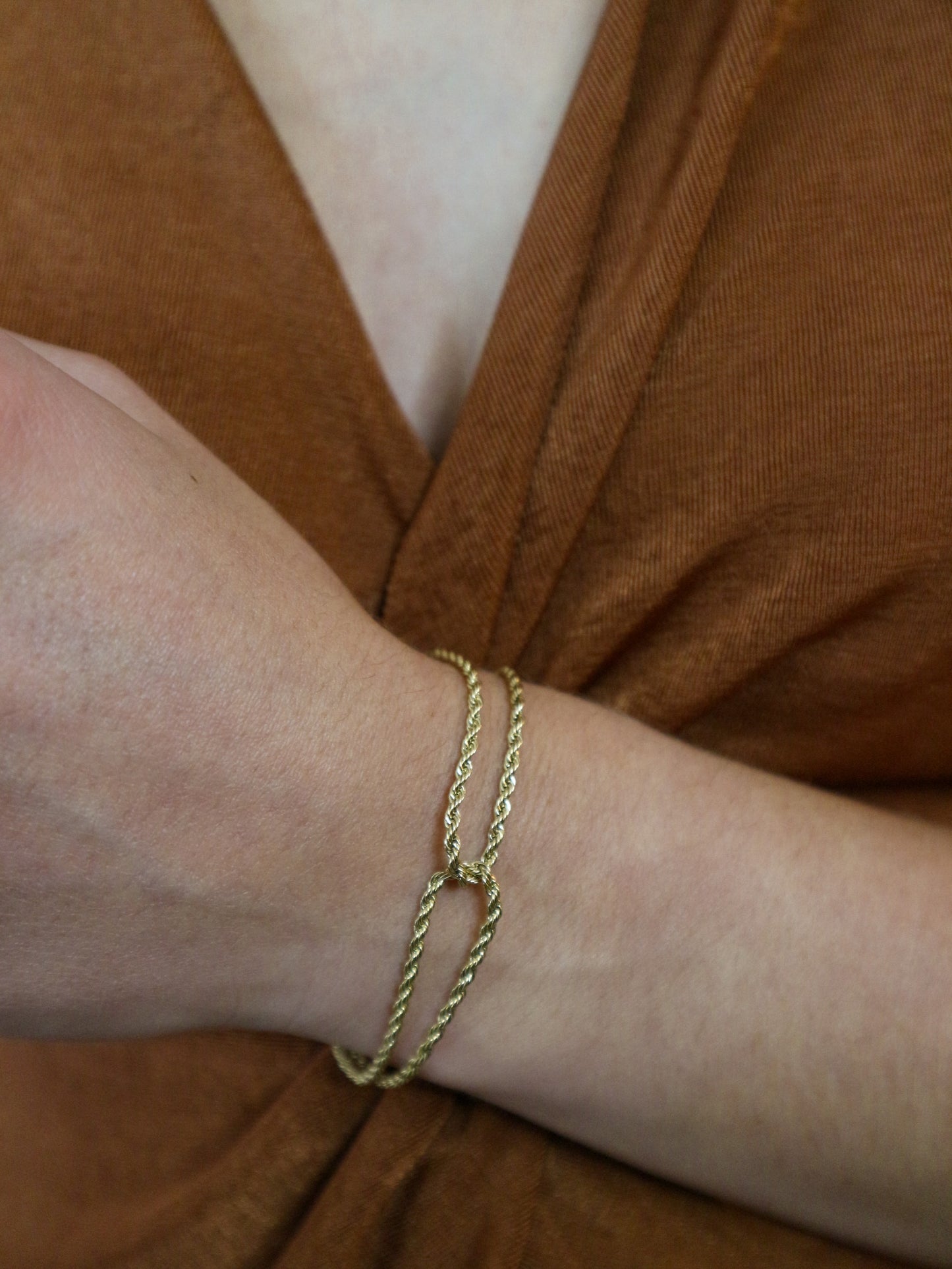 Twisting armband goud