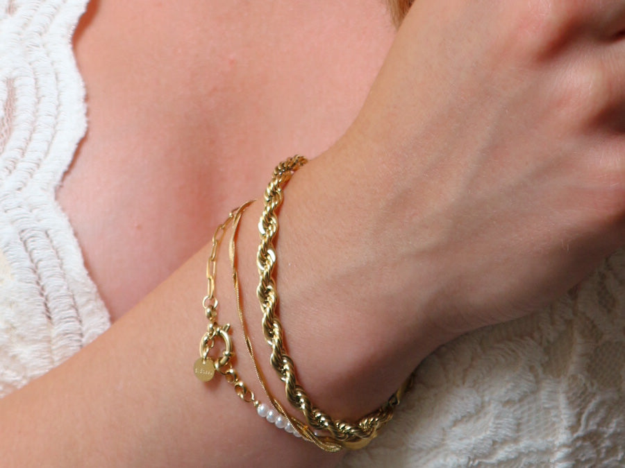 Parel schakelarmband goud